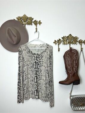 J crew soft Neutral Snake-Print Long Sleeve Top L ptp 22”
